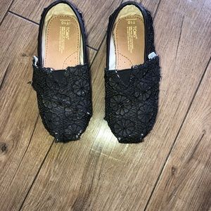 TOMS size T10 toddler black w/ lace toms